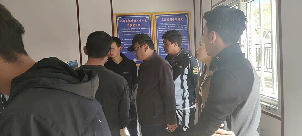 10月21日城管局、環(huán)保局及住建局局長(zhǎng)蒞臨我廠謝通門污水處理廠檢查運(yùn)行情況及了解整改階段。